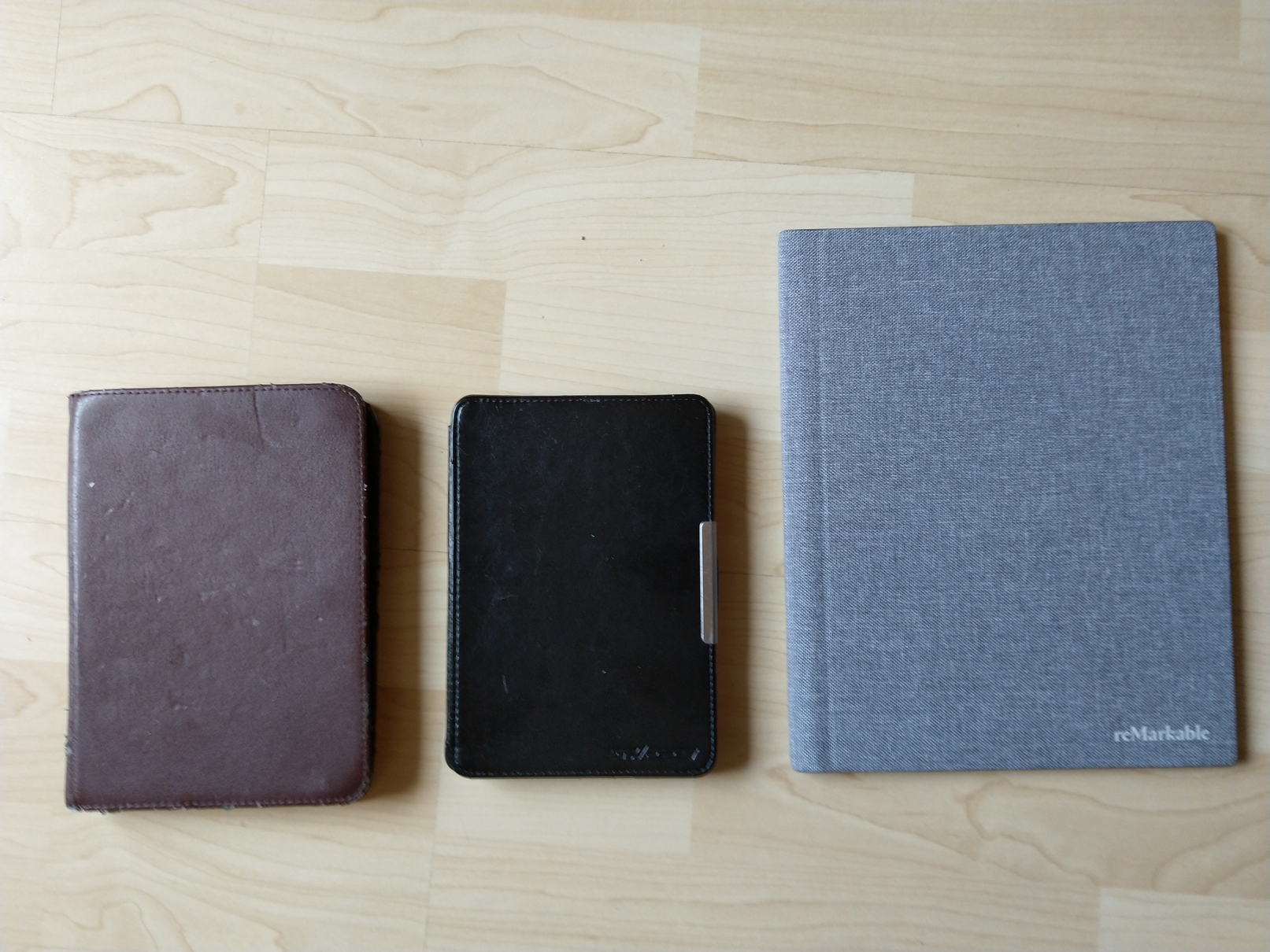 From left to right: Tolino Shine, Amazon Kindle, reMarkable2